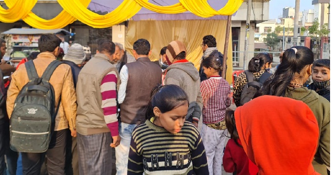 Gonda News : मकर संक्रांति पर भण्डारे का आयोजन