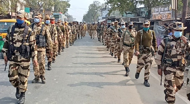 Gonda News : भारी फौज लेकर SP ने किया फ्लैग मार्च