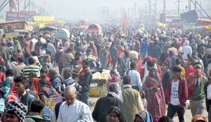 माघ मेला : कोरोना पर भारी पड़ती आस्था, संगम पर स्नान को उमड़ी भीड़