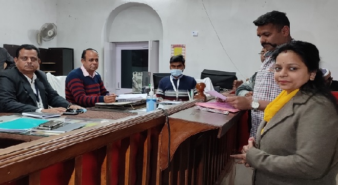 Bahraich News : प्रेक्षकों ने प्रत्याशियों व उनके अभिकर्ताओं संग की बैठक