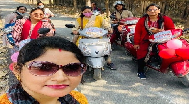 Gonda News : मतदाता जागरूकता के लिए निकाली गई स्कूटी रैली