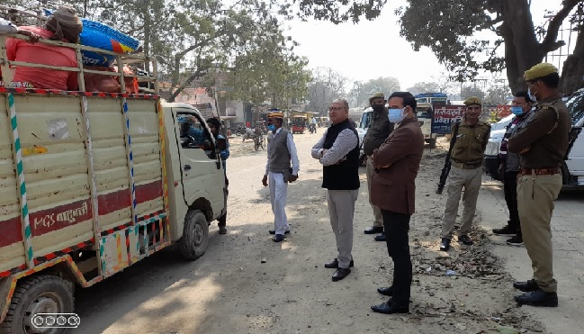 Gonda News : प्रिंटिंग प्रेसों पर प्रशासन की छापेमारी, मचा हड़कम्प