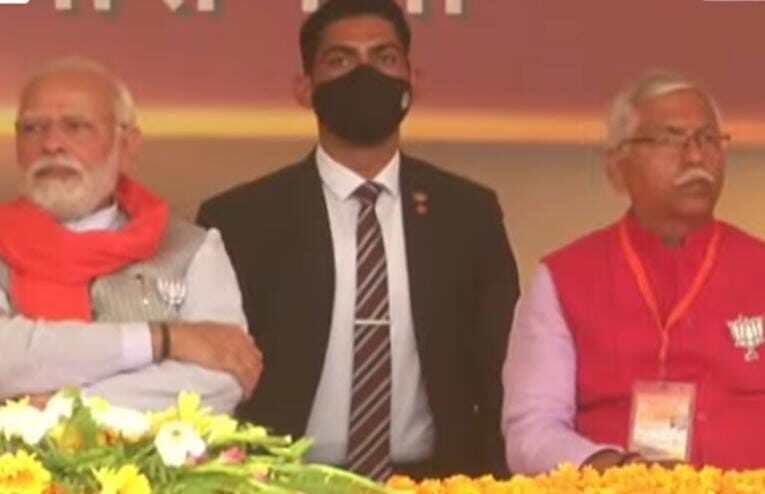 प्रधानमंत्री मोदी ने वाराणसी में भाजपा कार्यकर्ताओं को दिया बूथ विजय का मंत्र
