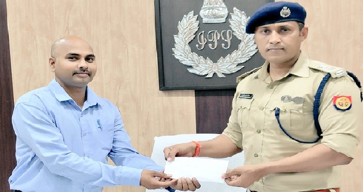 Gonda News : SOG व सर्विलांस टीम को SP ने इसलिए दिए एक लाख!