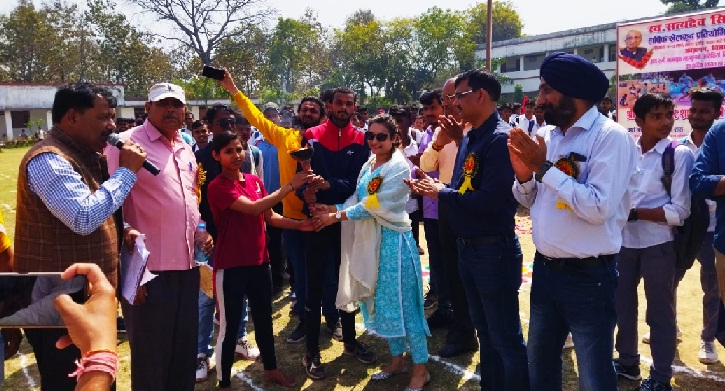 Gonda News : जब दौड़ प्रतियोगिता में मुख्य अतिथि भी हो गईं शामिल, मारी बाजी