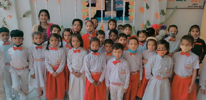 Gonda News : बच्चों ने वस्तुयें दान कर मनाई होली