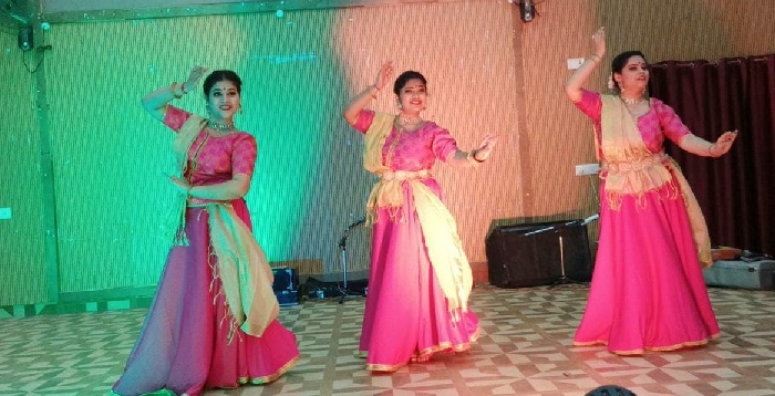 Gonda News : योगी के शपथ ग्रहण पर रंगारंग कार्यक्रम आयोजित