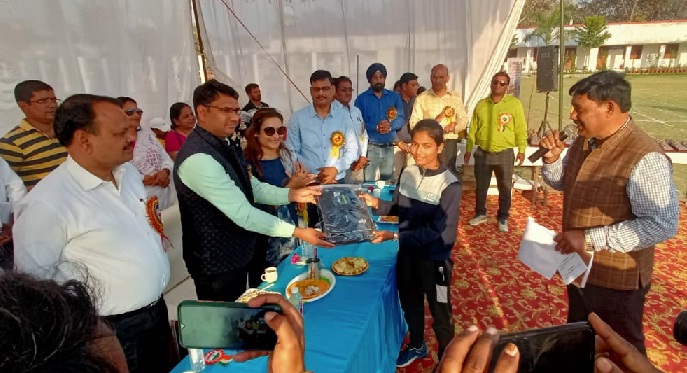 Gonda News: LBS कालेज पहुंचे DM ने किया बड़ा ऐलान