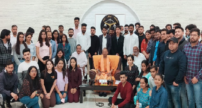 Gonda News : DDO का भी बेटा सुरक्षित स्वदेश लौटा