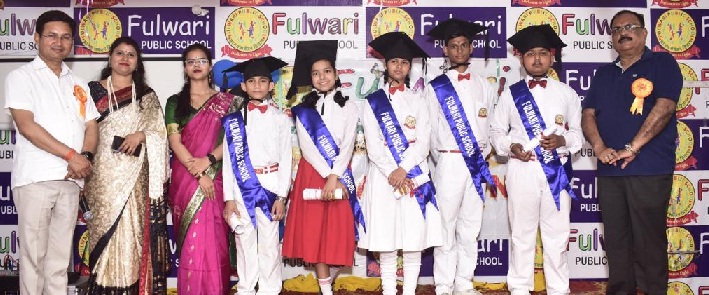 Gonda News : फुलवारी पब्लिक स्कूल में दीक्षांत समारोह सम्पन्न