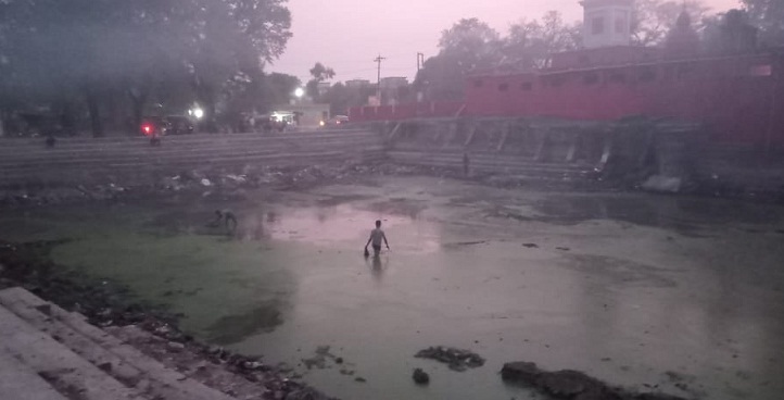 Gonda News : राधाकुण्ड का होगा कायाकल्प, सफाई शुरू
