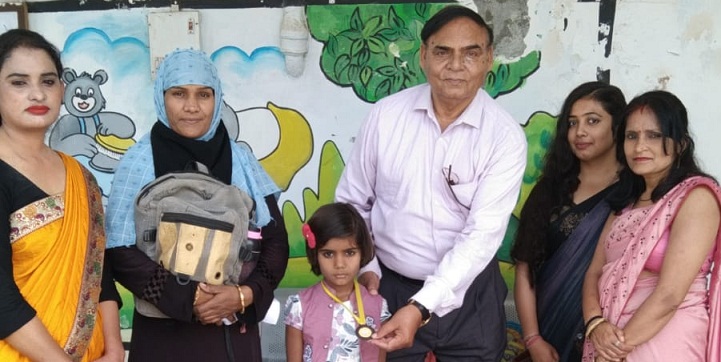 Gonda News : शैक्षिक सत्रारम्भ पर मेधावियों का हुआ स्वागत 1 Gonda News : शैक्षिक सत्रारम्भ पर मेधावियों का हुआ स्वागत