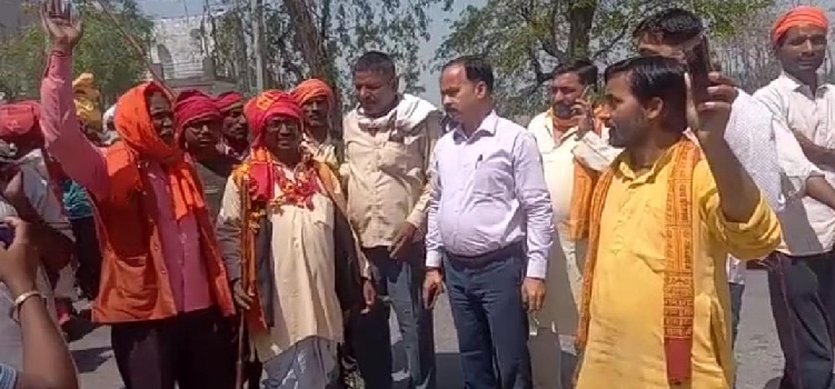 Gonda News : भुजवा मेला टीम के श्रद्धालुओं का स्वागत