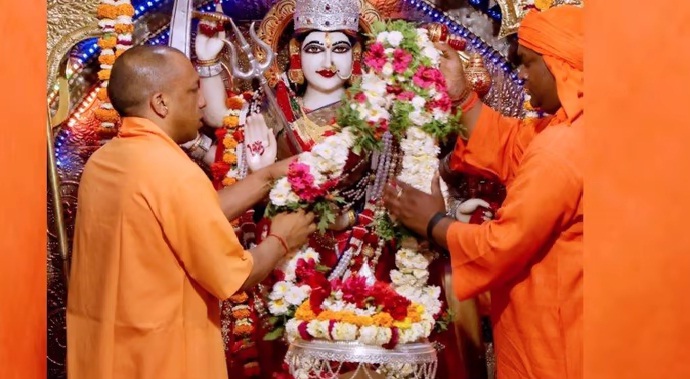 Balrampur News : योगी ने देवीपाटन मंदिर में किया पूजन अर्चन