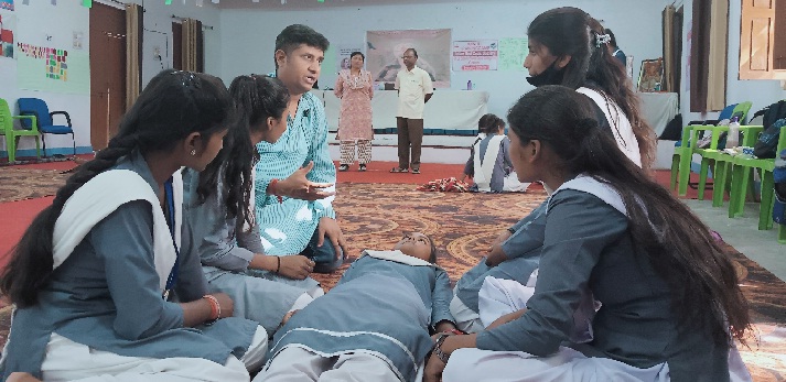 Gonda News : रेडक्रास शिविर में विविध प्रशिक्षण ले रहे हैं स्वयंसेवक