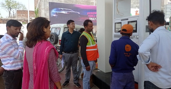 Bahraich News : पेट्रोल पम्पों की हुई आकस्मिक जॉच
