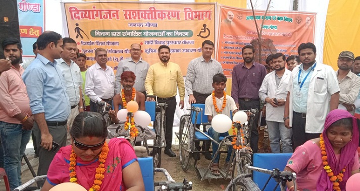 Gonda News : DM ने शुरू किया मोहल्ला चौपाल, पात्र मौके पर ही हुए लाभान्वित