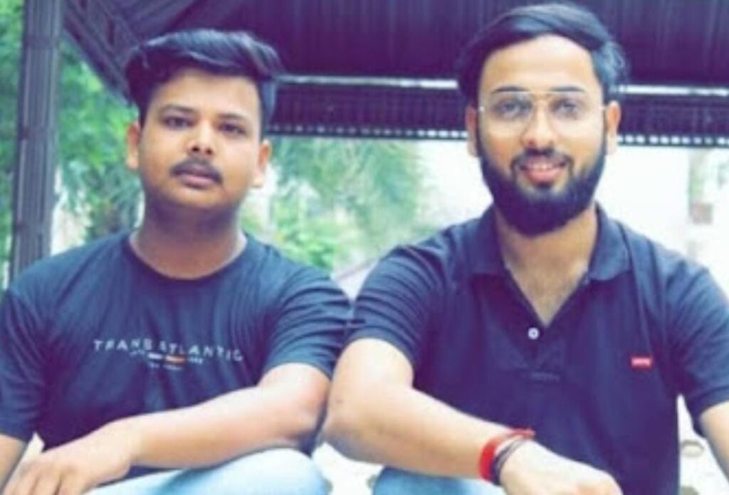 Gonda News : तेज रफ्तार कार पिकअप से टकराई, दो की मौत