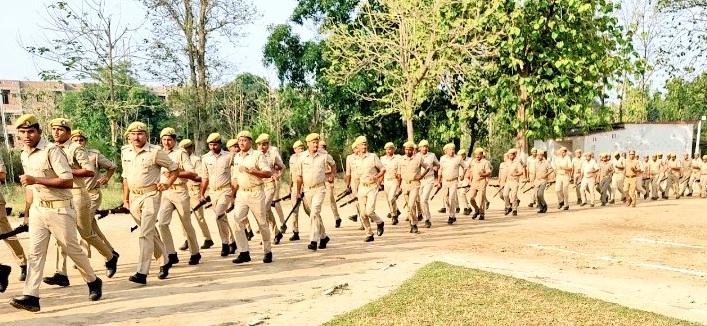 Gonda News:DIG ने किया पुलिस लाइन व कार्यालय का वार्षिक निरीक्षण