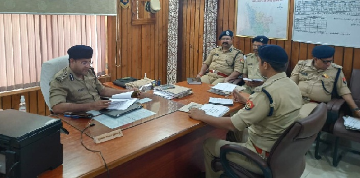 DIG ने कप्तानों को सुनाई खरी-खरी, जानें क्या-क्या कहा?