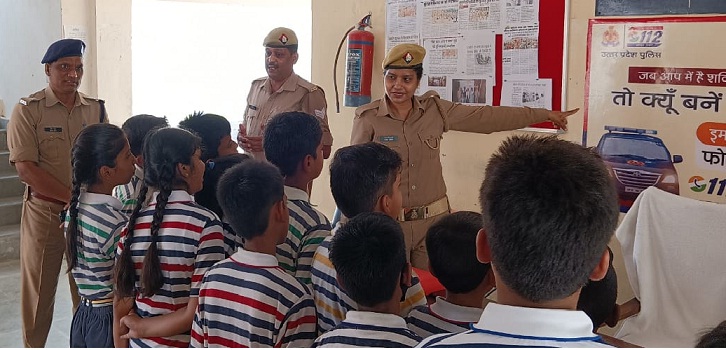 एक्सपोजर विजिट पर SP आफिस पहुंचे बच्चे, सीखा पुलिसिंग और ट्रैफिक रूल्स