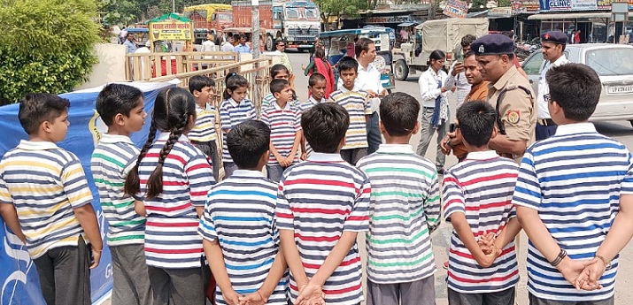 एक्सपोजर विजिट पर SP आफिस पहुंचे बच्चे, सीखा पुलिसिंग और ट्रैफिक रूल्स