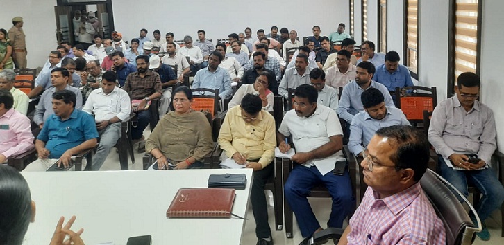 Gonda News : विधायक संग डीएम, एसपी ने सुनीं फरियादियों की शिकायत