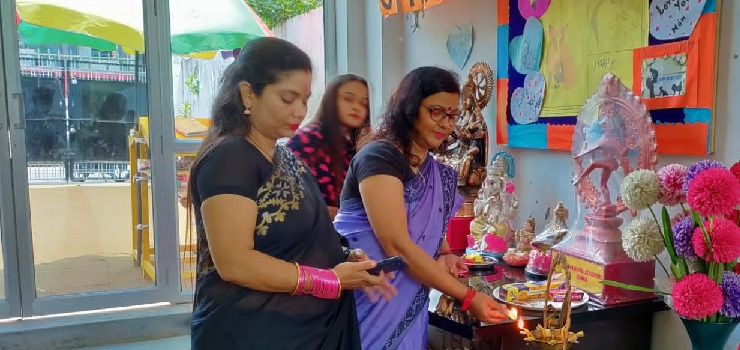 Gonda News : मातृ दिवस पर मां के प्यार से महका फुलवारी का प्रांगण