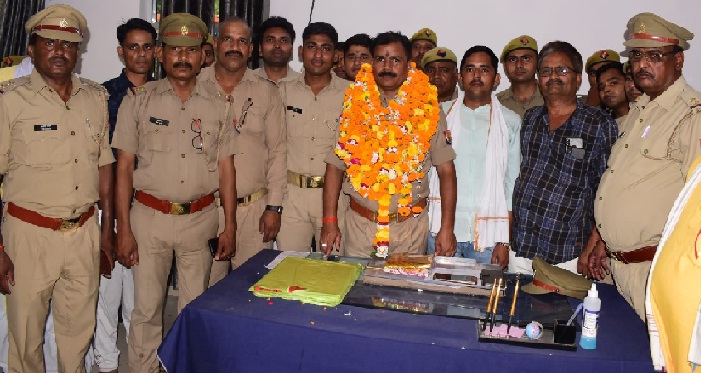 Gonda News : निवर्तमान थानाध्यक्ष को भावपूर्ण विदाई