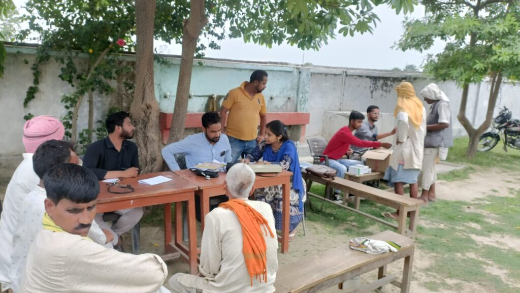 स्वास्थ्य शिविर में देखे गए 300 मरीज, निशुल्क हुए सभी टेस्ट