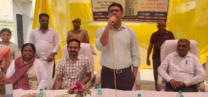 Gonda News:DM ने महिला अस्पताल में किया वाटर कूलर का लोकार्पण