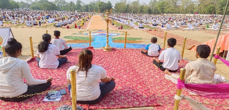 Gonda : PAC ग्राउंड पर मनाया गया 8वां अंतर्राष्ट्रीय योग दिवस 1 Gonda : PAC ग्राउंड पर मनाया गया 8वां अंतर्राष्ट्रीय योग दिवस