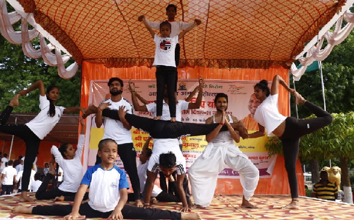 Gonda : PAC ग्राउंड पर मनाया गया 8वां अंतर्राष्ट्रीय योग दिवस 3 Gonda : PAC ग्राउंड पर मनाया गया 8वां अंतर्राष्ट्रीय योग दिवस