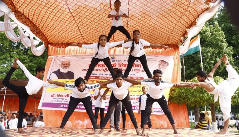 Gonda : PAC ग्राउंड पर मनाया गया 8वां अंतर्राष्ट्रीय योग दिवस 2 Gonda : PAC ग्राउंड पर मनाया गया 8वां अंतर्राष्ट्रीय योग दिवस