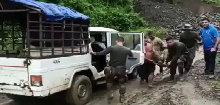 टेरिटोरियल आर्मी के दर्जनों जवान मिट्टी में दबे, सात शव बरामद 1 टेरिटोरियल आर्मी के दर्जनों जवान मिट्टी में दबे, सात शव बरामद