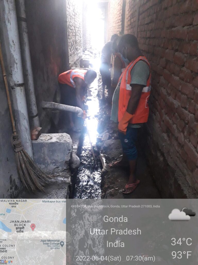 सिटी मजिस्ट्रेट के फरमान पर युद्धस्तर पर नाले नालियों की सफाई शुरू