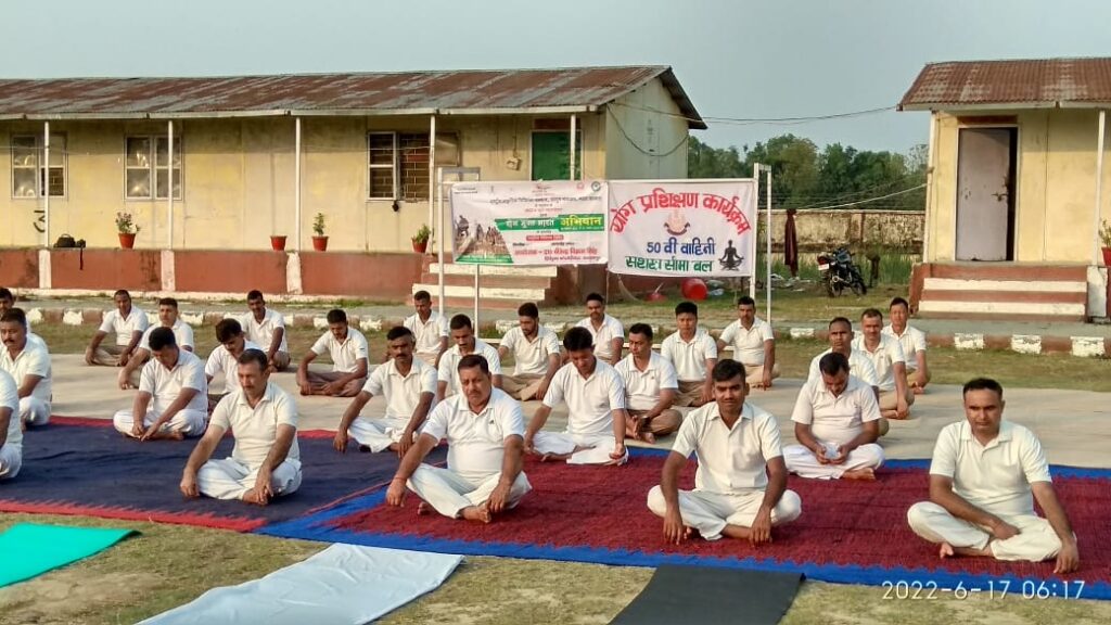 एसएसबी ने आयोजित किया योग शिविर, लोगों ने किया अभ्यास