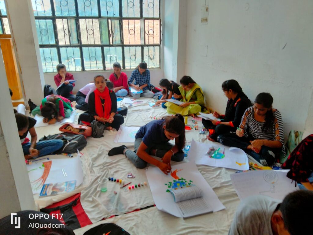 आईसीआईटी के आंगन में हुई कला प्रतियोगिता, छात्र - छात्राओं ने दिखाई प्रतिभा