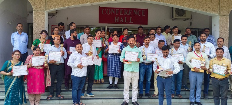 Shravasti : सराहनीय कार्य वाले प्रधान व गुरुजन हुए सम्मानित