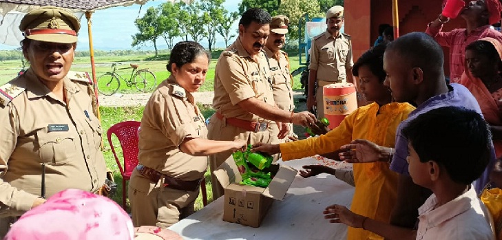 Balrampur : वरिष्ठ पुलिस अधिकारी पहुंचे शिवगढ़ धाम, परखी व्यवस्था