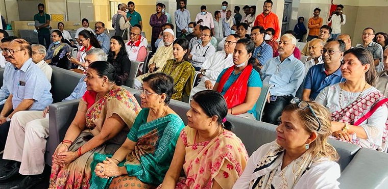 Gonda : जिला अस्पताल में मनाया गया डॉक्टर्स डे