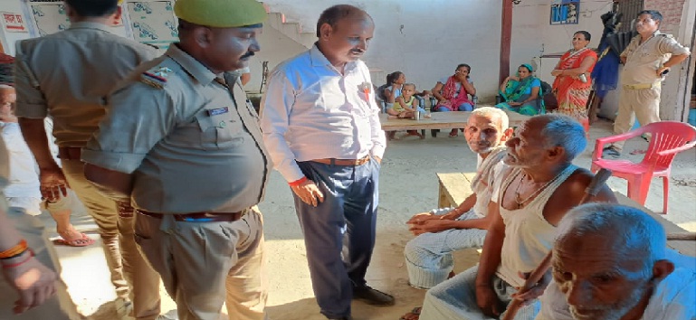 Gonda : वृद्धाश्रम पहुंचे डायल 112 के कर्मचारी