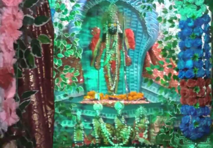 अयोध्या : धूमधाम से मनाई नागपंचमी, शेषावतार लक्ष्मण मंदिर में सजी फूलों की झांकी