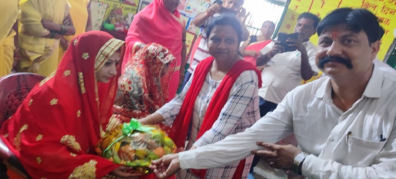 Gonda : उत्सव के माहौल में मना गोदभराई व अन्न प्राशन दिवस