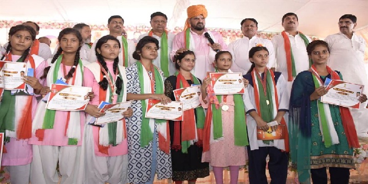 Gonda : मुलायम सल्तनत के अंतिम बादशाह हैं अखिलेश-बृजभूषण सिंह