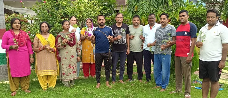 Gonda Capsule : छापे में सवा दो लाख का सिंगल यूज प्लास्टिक बरामद 7 Gonda Capsule : छापे में सवा दो लाख का सिंगल यूज प्लास्टिक बरामद