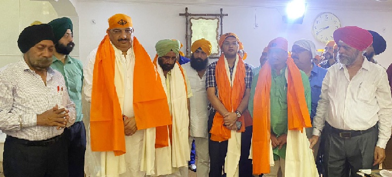 Gonda : मंत्री द्वय ने गुरुद्वारा पहुंचकर टेका मत्था, हुआ स्वागत