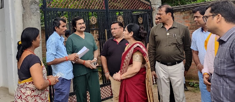 Gonda : लायंस क्लब ने PAC अस्पताल, वृद्धाश्रम में लगाया स्वास्थ्य शिविर