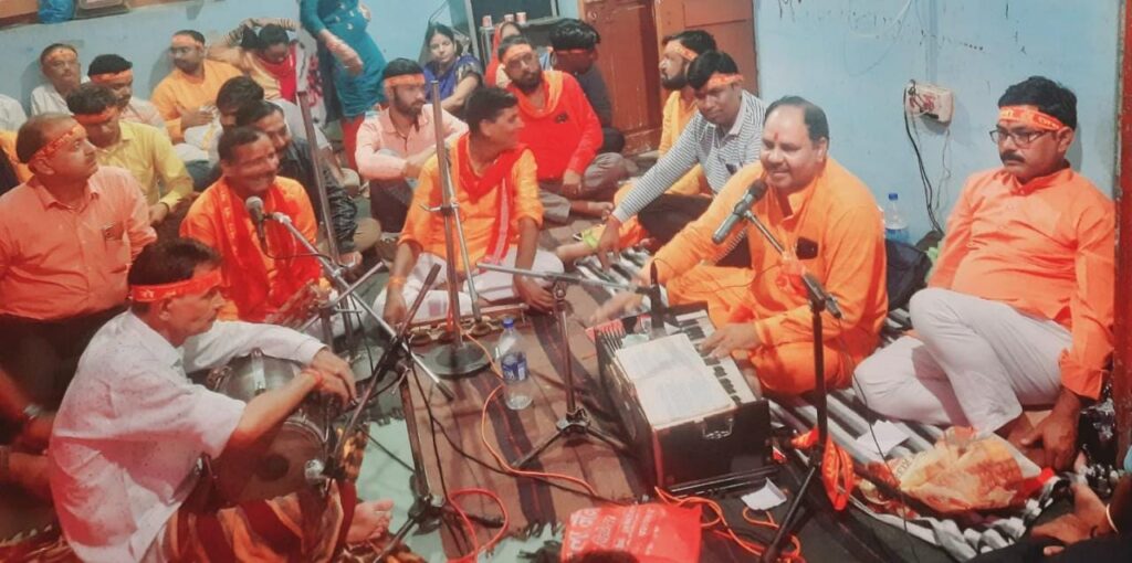 कटड़ा में भूमिका मंदिर पर गोंडा के भक्तों ने किया जागरण 1 कटड़ा में भूमिका मंदिर पर गोंडा के भक्तों ने किया जागरण