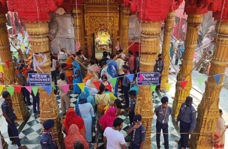 शारदीय नवरात्रः चौथे दिन कुष्मांडा दरबार में श्रद्धालुओं की उमड़ी भीड़